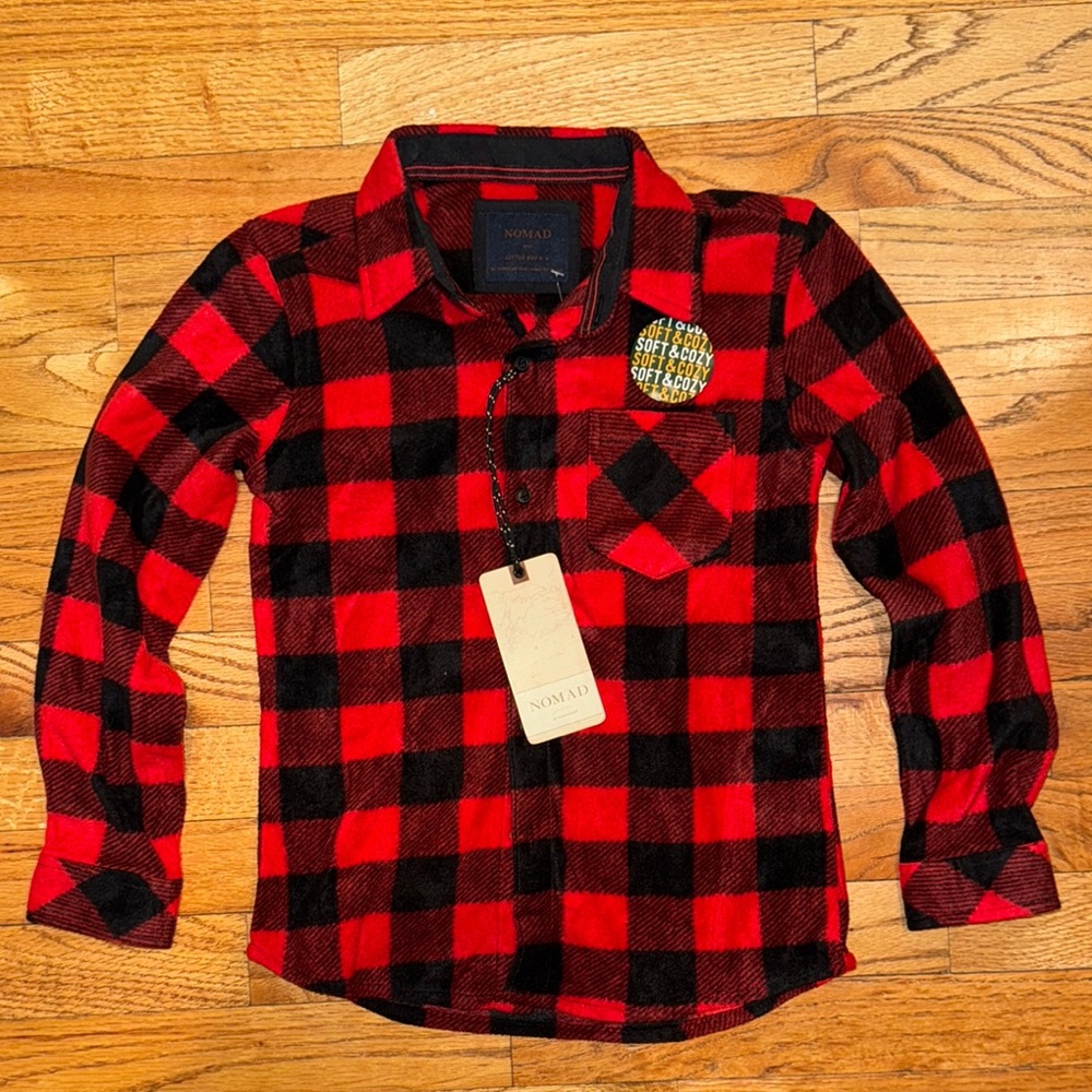 ❄️NWT Kids Red/black‎ Plaid Nomad shirt size 6